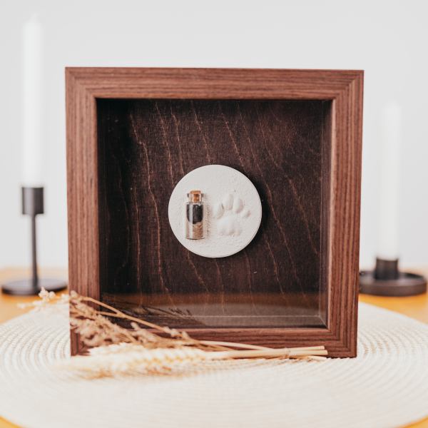 Pfotenabdruck im Bilderrahmen mit Fell – Individuelle Erinnerungsstücke von besonderen Menschen