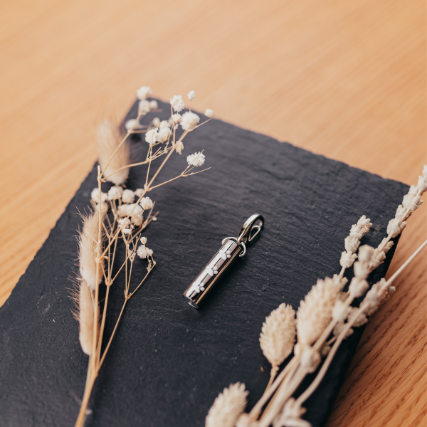 Edelstahl Ascheschmuck Zylinder mit Pfoten