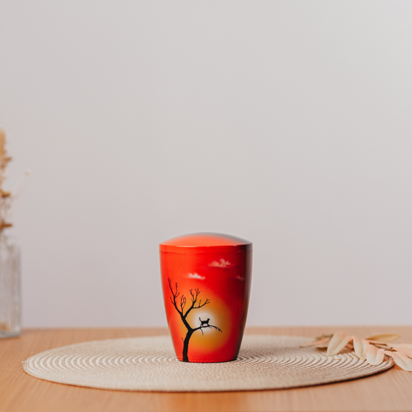 Naturstoffurne, Airbrush, Katze auf Baum