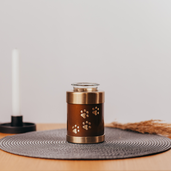 Metallurne Pfotenspur mit Teelichteinsatz