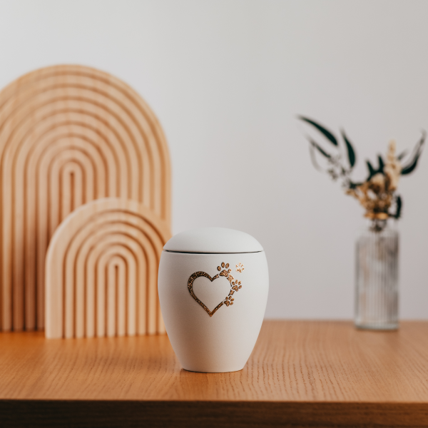 Keramikurne Verona, Herz mit Pfoten