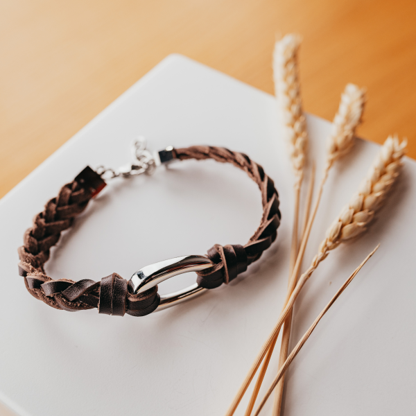 Aschearmband aus geflochtenem Leder und Edelstahl
