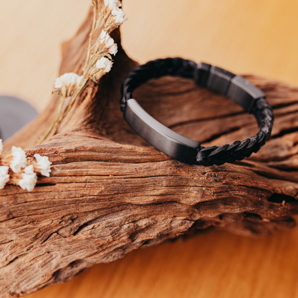 Asche & Leder – Geflochtene Erinnerung