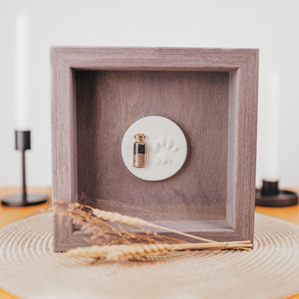 Pfotenabdruck im Bilderrahmen mit Fell – Individuelle Erinnerungsstücke von besonderen Menschen