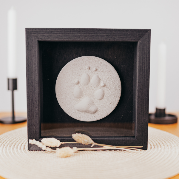 Pfotenabdruck im Bilderrahmen – Individuelle Erinnerungsstücke von besonderen Menschen