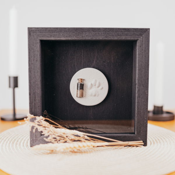 Pfotenabdruck im Bilderrahmen mit Fell – Individuelle Erinnerungsstücke von besonderen Menschen