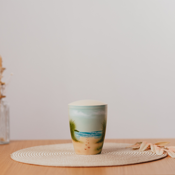 Naturstoffurne, Airbrush, Spuren im Sand