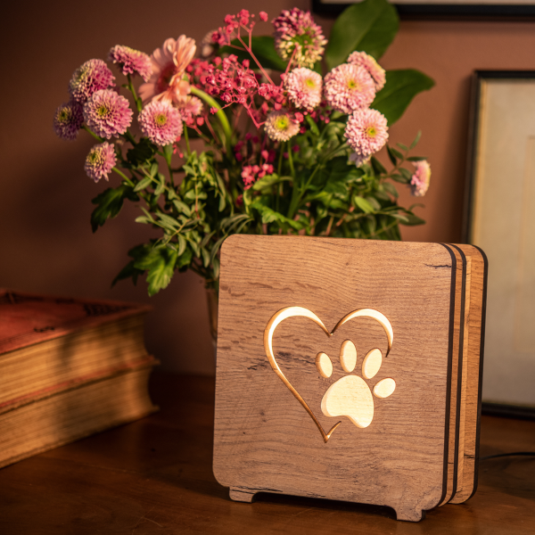 Holzurne Remember mit Stimmungsvollen LED-Licht