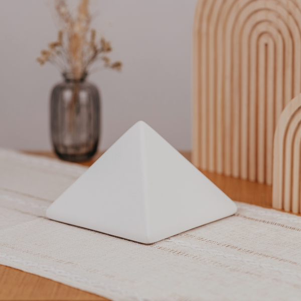 Keramikurne Pyramide