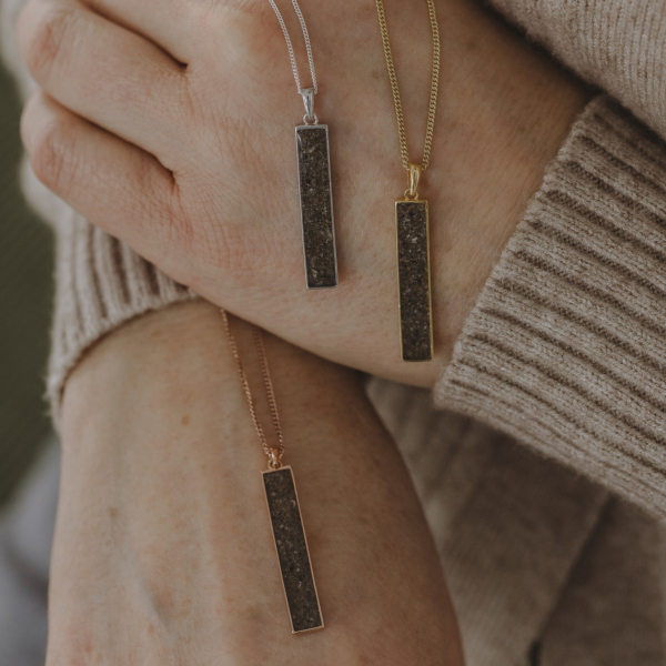 Aschekette Blank Earth