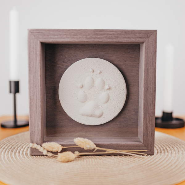 Pfotenabdruck im Bilderrahmen – Individuelle Erinnerungsstücke von besonderen Menschen