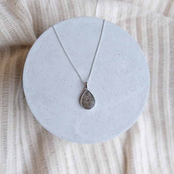 Aschekette Earth Tear