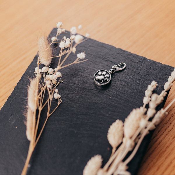 Schlüsselanhänger mit Pfotenabdruck