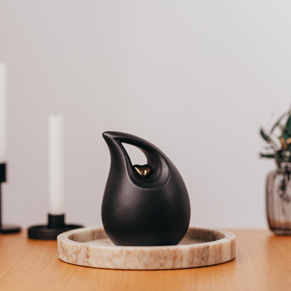 Keramikurne Tropfen mit goldenem Herz