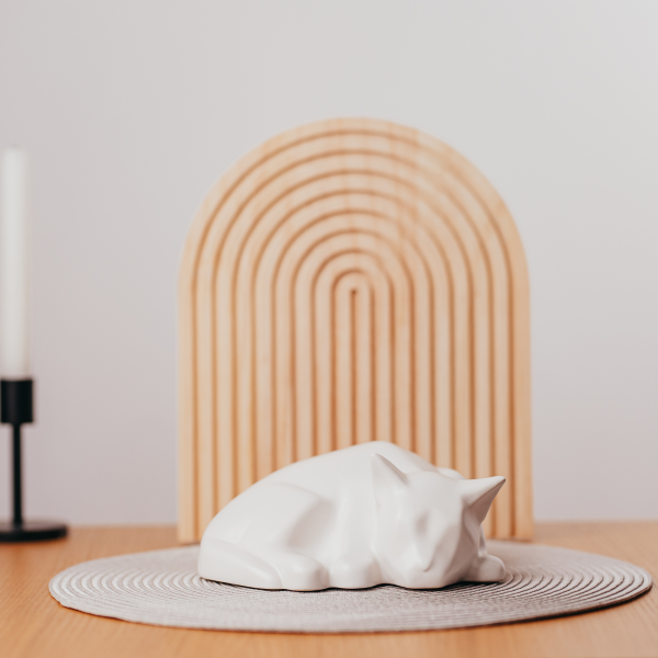 Keramikurne Katze liegend