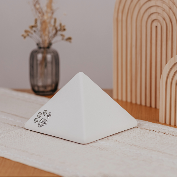 Keramikurne Pyramide, Kristallpfote