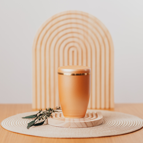 Kupferurne mit Goldband