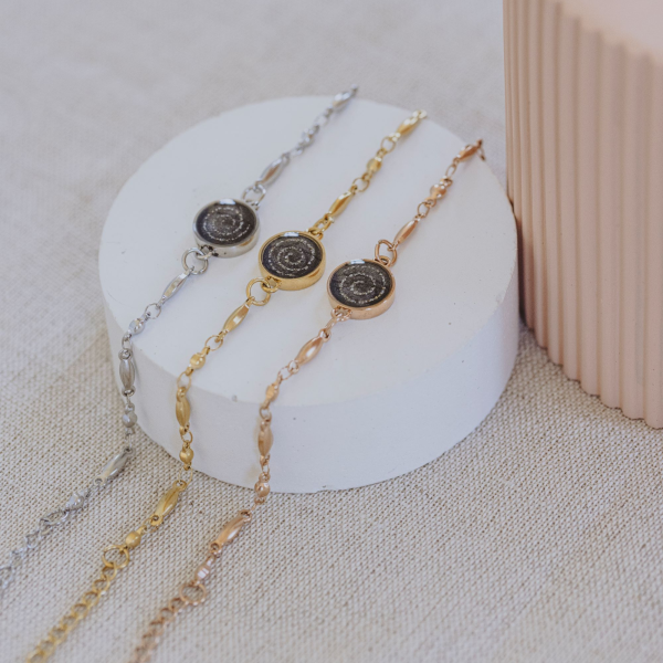 Aschearmband Circle of life, anthrazitfarbener Hintergrund