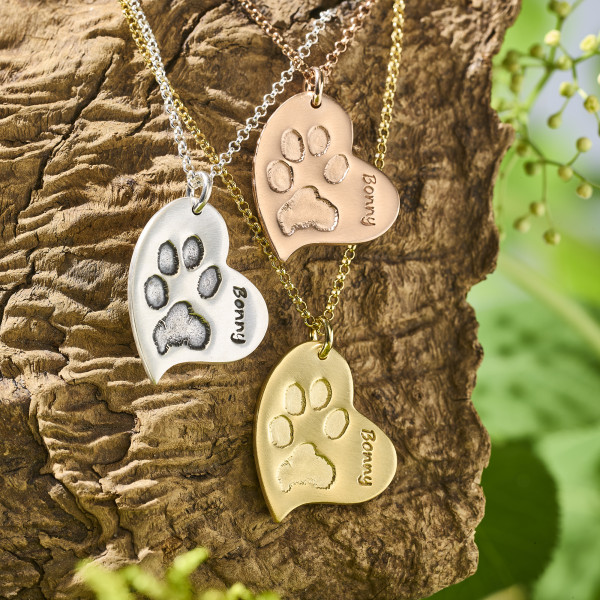 Geschwungener Herzanhänger mit Pfötchenabdruck