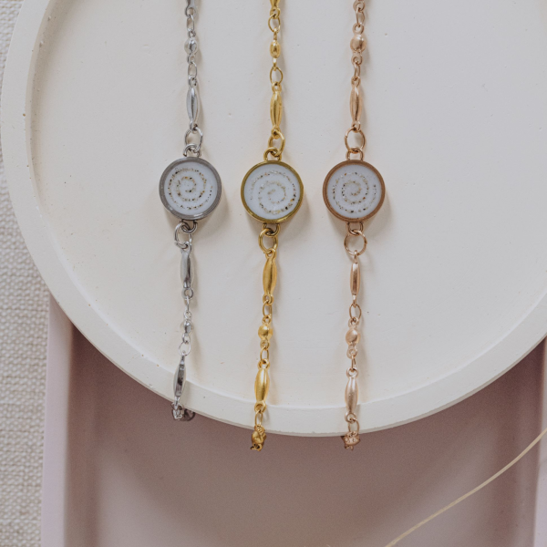 Aschearmband Circle of life, perlmuttfarbener Hintergrund